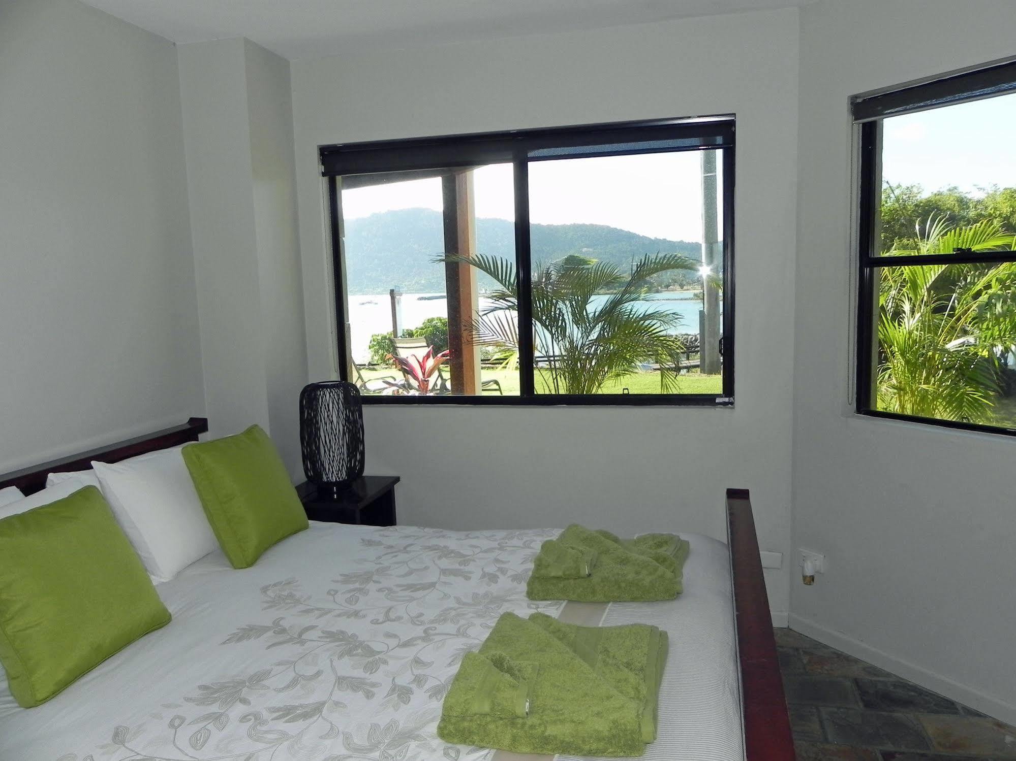 Airlie Waterfront Bed & Breakfast Эйрли-Бич Экстерьер фото